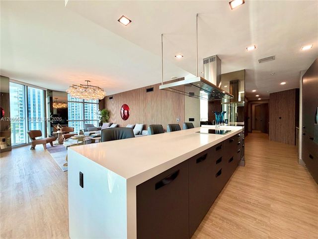 17301 Biscayne Blvd 1409, North Miami Beach, FL 33160