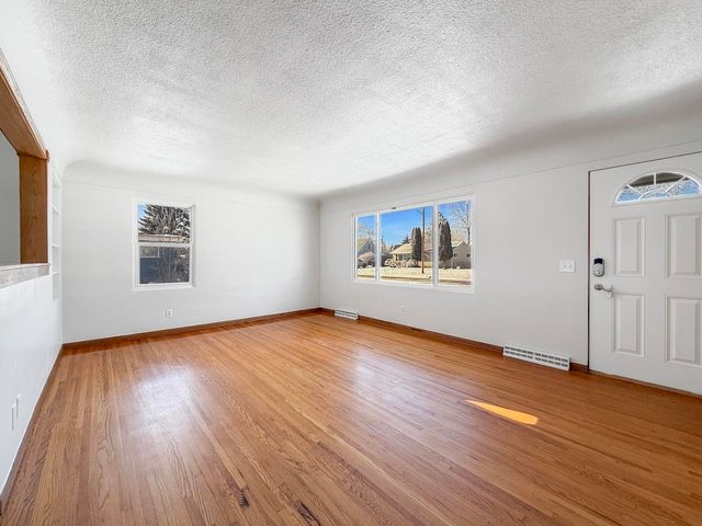 1920 6th St. NW, Minot, ND 58703