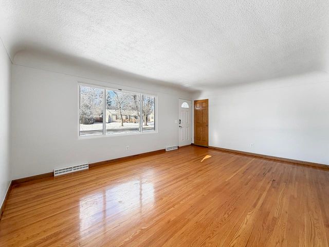 1920 6th St. NW, Minot, ND 58703