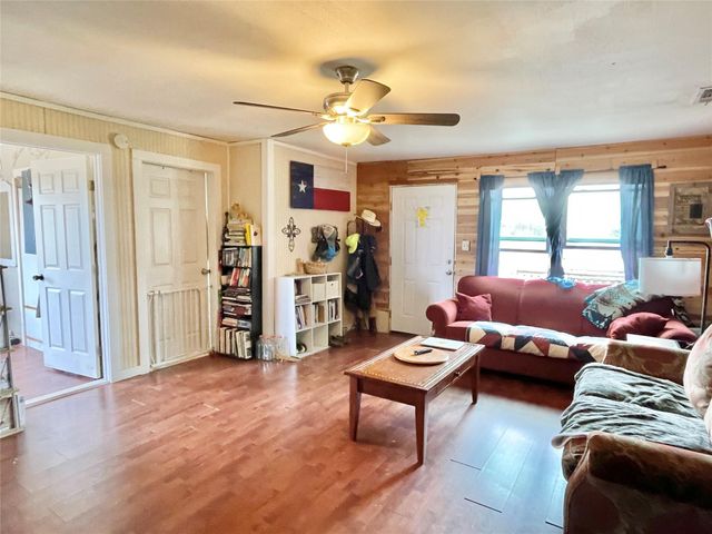 136 Fm 2239 RD, Paige, TX 78659