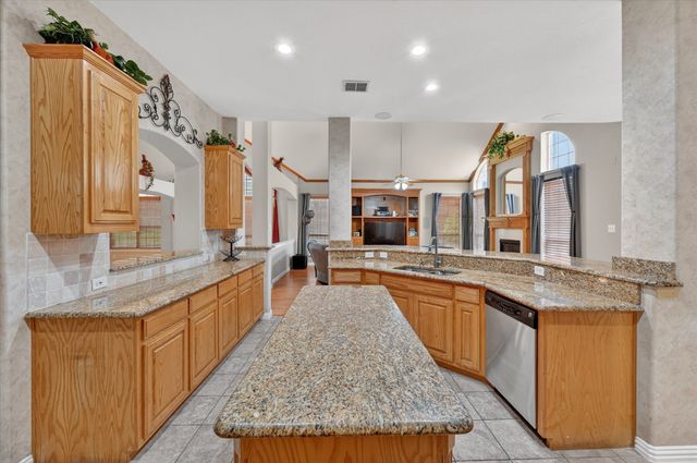 656 Links View Court, Grand Prairie, TX 75052