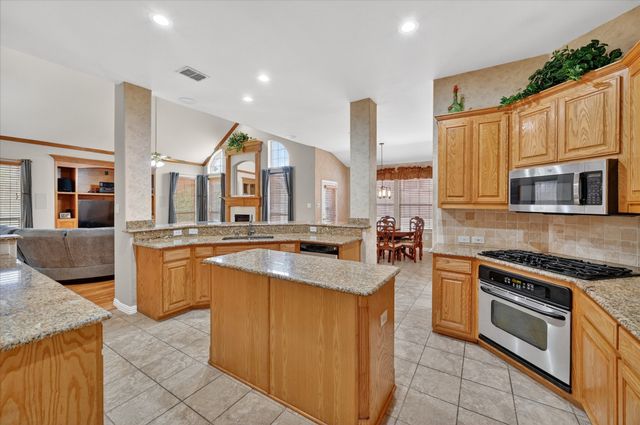 656 Links View Court, Grand Prairie, TX 75052