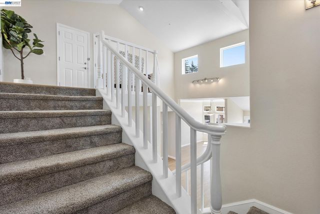 7081 Elverton Dr, Oakland, CA 94611