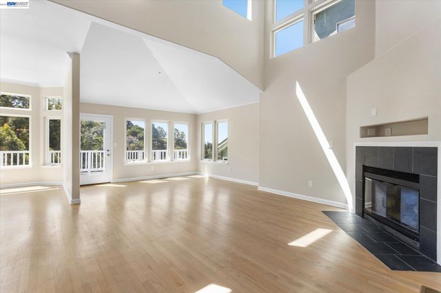 7081 Elverton Dr, Oakland, CA 94611