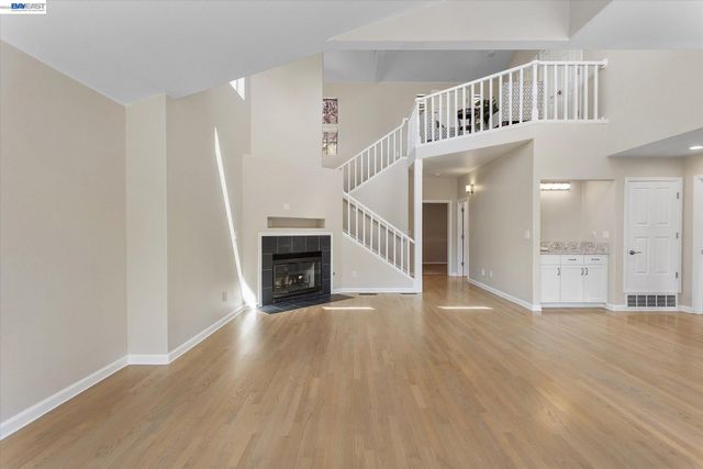7081 Elverton Dr, Oakland, CA 94611