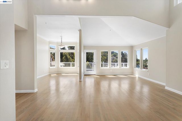 7081 Elverton Dr, Oakland, CA 94611
