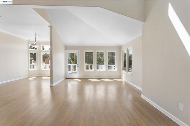 7081 Elverton Dr, Oakland, CA 94611