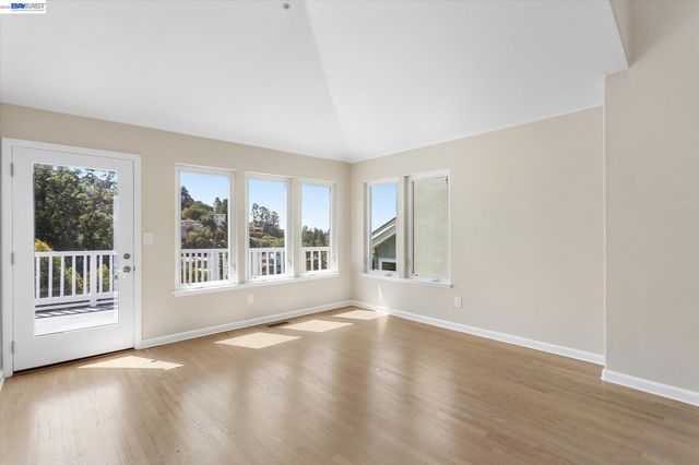 7081 Elverton Dr, Oakland, CA 94611