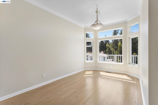 7081 Elverton Dr, Oakland, CA 94611