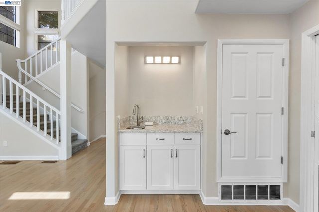 7081 Elverton Dr, Oakland, CA 94611
