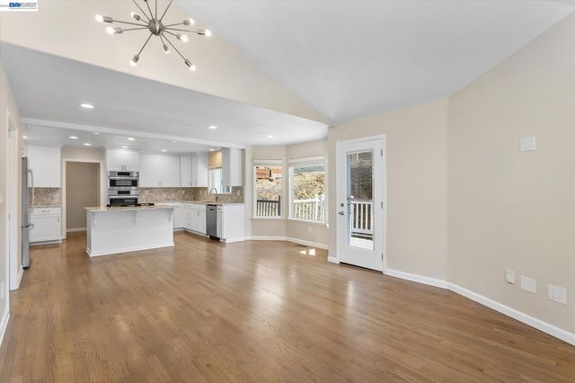 7081 Elverton Dr, Oakland, CA 94611