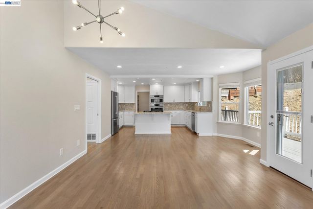 7081 Elverton Dr, Oakland, CA 94611