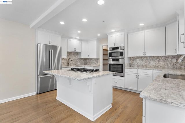 7081 Elverton Dr, Oakland, CA 94611