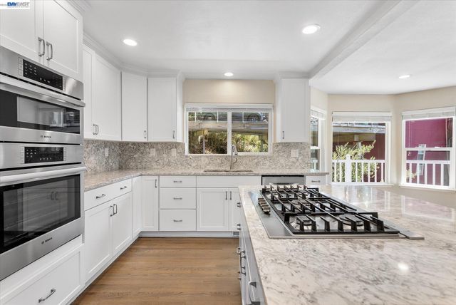 7081 Elverton Dr, Oakland, CA 94611