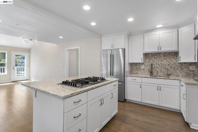 7081 Elverton Dr, Oakland, CA 94611