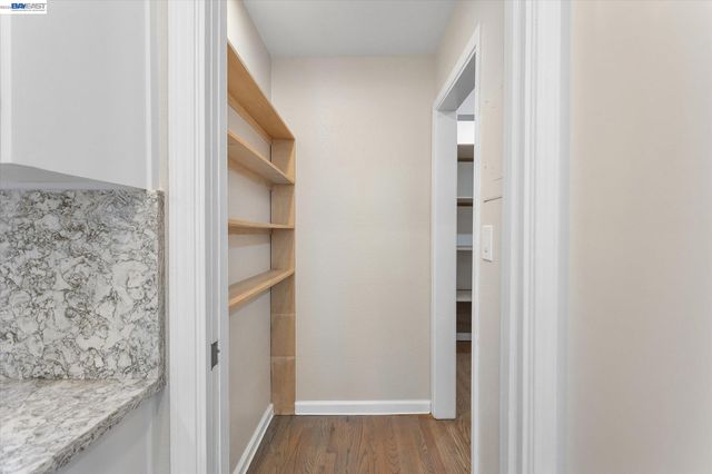 7081 Elverton Dr, Oakland, CA 94611