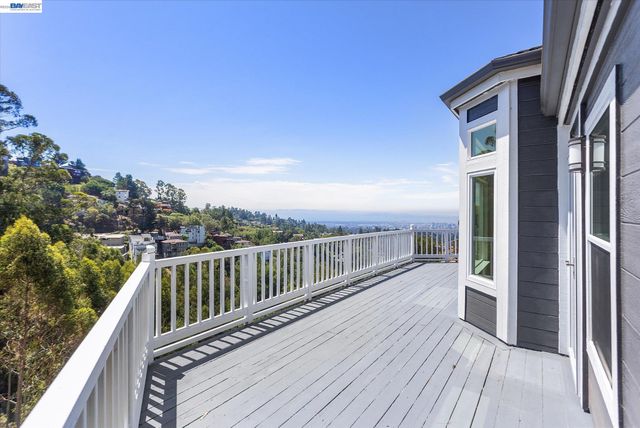 7081 Elverton Dr, Oakland, CA 94611