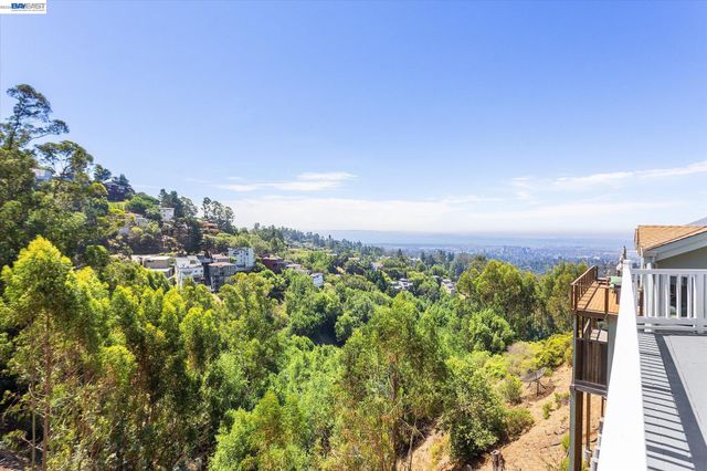 7081 Elverton Dr, Oakland, CA 94611