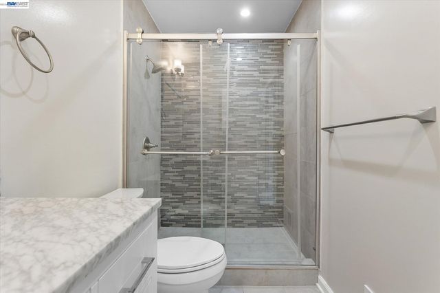 7081 Elverton Dr, Oakland, CA 94611