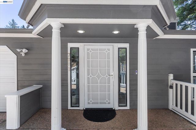 7081 Elverton Dr, Oakland, CA 94611