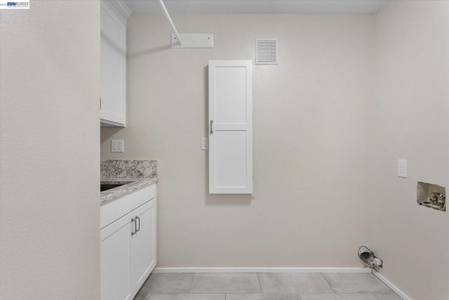 7081 Elverton Dr, Oakland, CA 94611