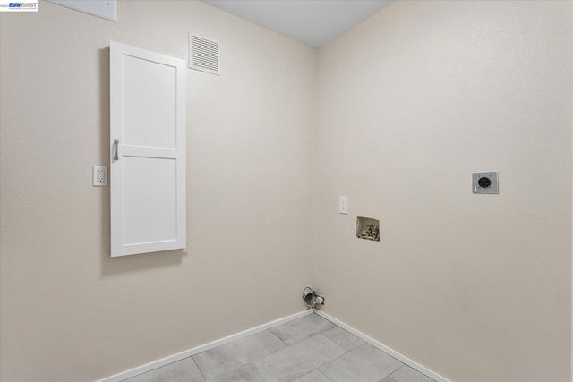 7081 Elverton Dr, Oakland, CA 94611