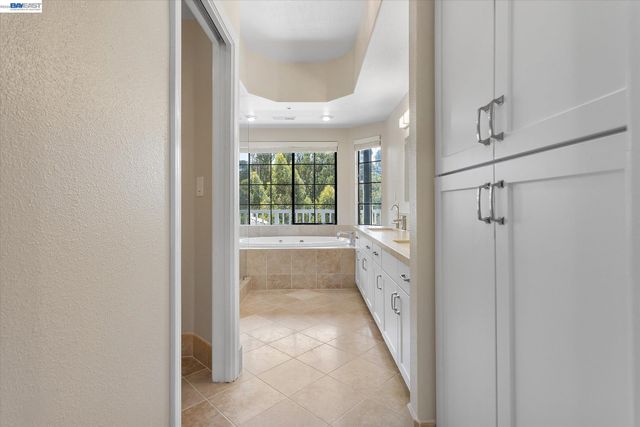 7081 Elverton Dr, Oakland, CA 94611
