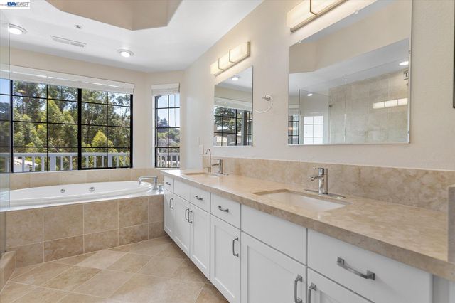 7081 Elverton Dr, Oakland, CA 94611