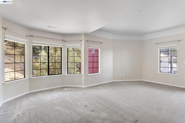 7081 Elverton Dr, Oakland, CA 94611