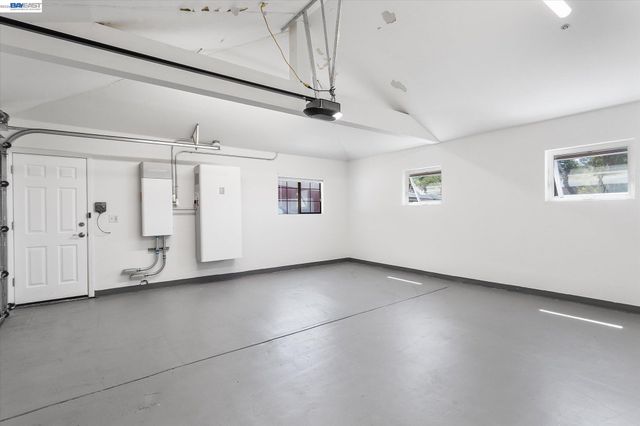 7081 Elverton Dr, Oakland, CA 94611