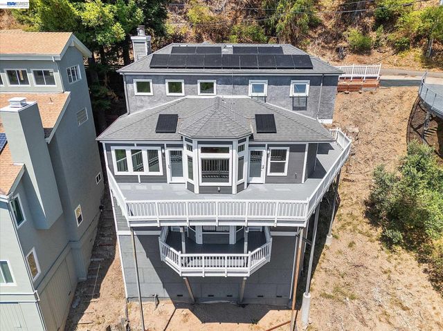 7081 Elverton Dr, Oakland, CA 94611