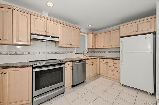 568 Manville Road Upper R, Pleasantville, NY 10570