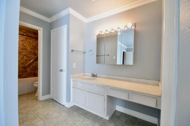 6331 Creekbend Drive 88, Houston, TX 77096