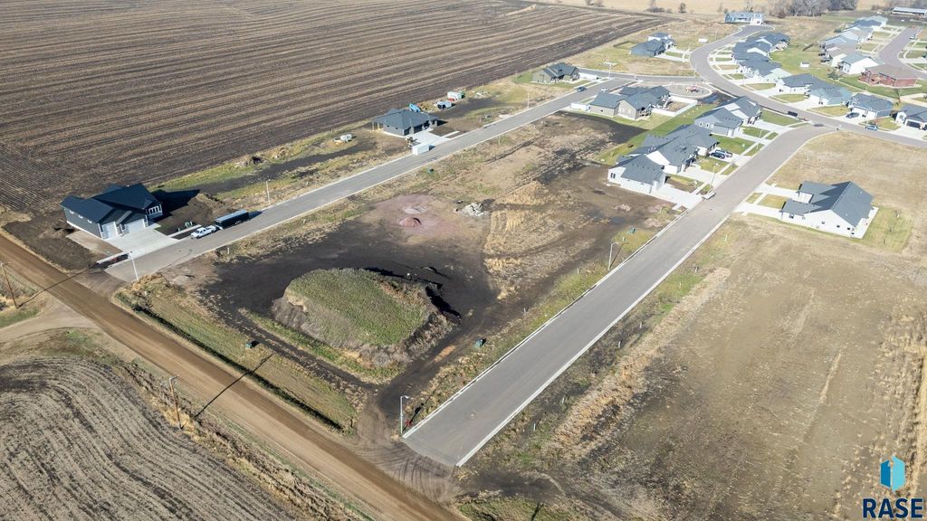 911 Sundance St Street, Valley Springs, SD 57068