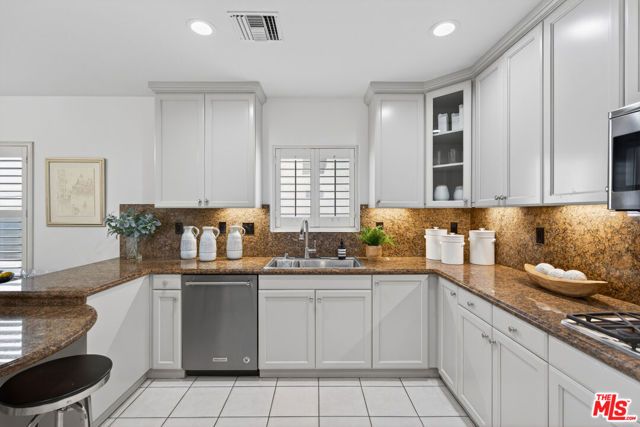 11871 Iowa Avenue 102, Los Angeles, CA 90025