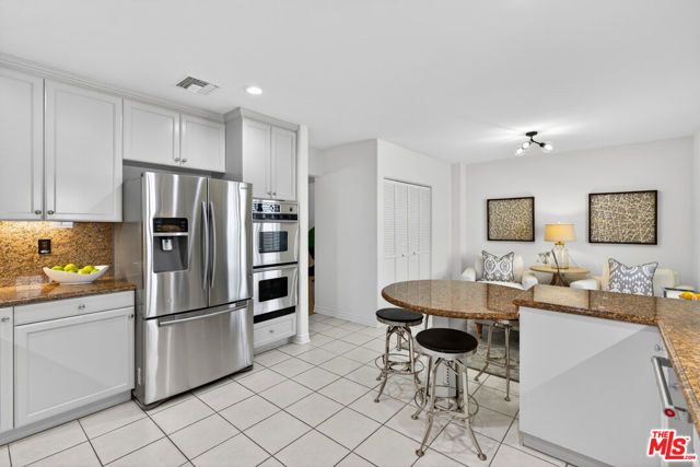 11871 Iowa Avenue 102, Los Angeles, CA 90025