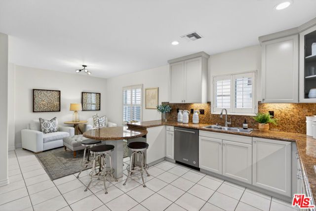 11871 Iowa Avenue 102, Los Angeles, CA 90025