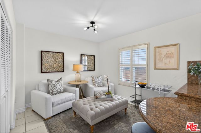 11871 Iowa Avenue 102, Los Angeles, CA 90025