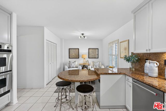 11871 Iowa Avenue 102, Los Angeles, CA 90025