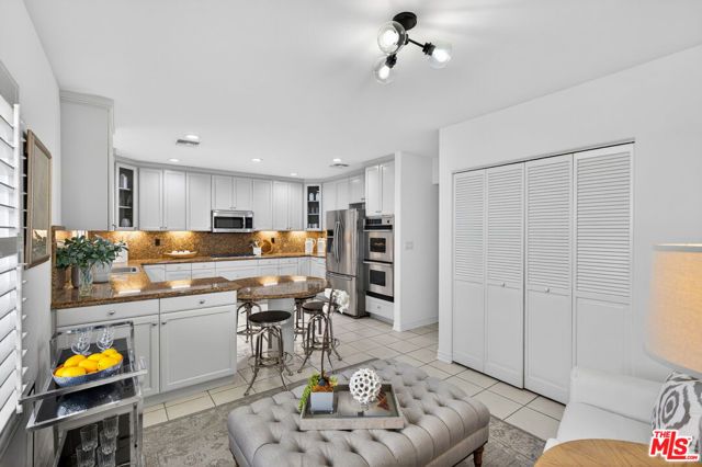 11871 Iowa Avenue 102, Los Angeles, CA 90025