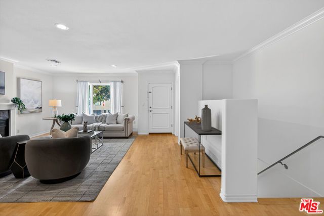 11871 Iowa Avenue 102, Los Angeles, CA 90025