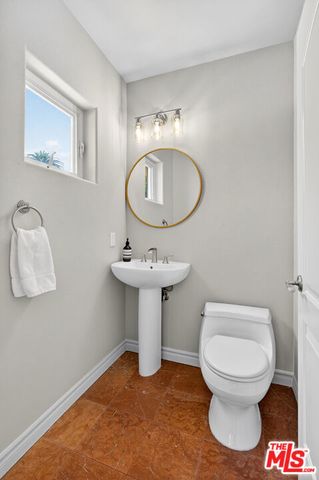 11871 Iowa Avenue 102, Los Angeles, CA 90025