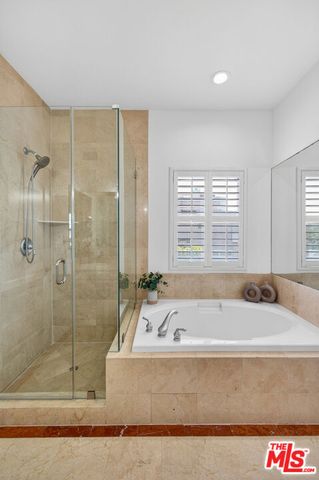 11871 Iowa Avenue 102, Los Angeles, CA 90025