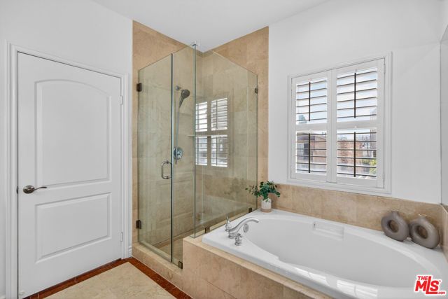 11871 Iowa Avenue 102, Los Angeles, CA 90025