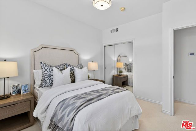 11871 Iowa Avenue 102, Los Angeles, CA 90025