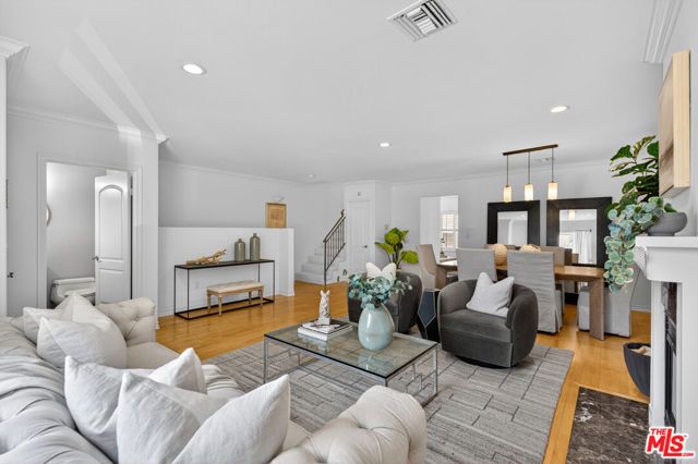11871 Iowa Avenue 102, Los Angeles, CA 90025