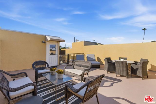 11871 Iowa Avenue 102, Los Angeles, CA 90025