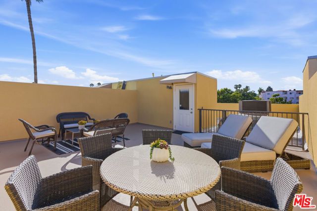 11871 Iowa Avenue 102, Los Angeles, CA 90025