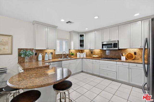 11871 Iowa Avenue 102, Los Angeles, CA 90025