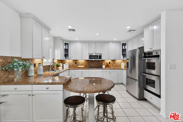 11871 Iowa Avenue 102, Los Angeles, CA 90025
